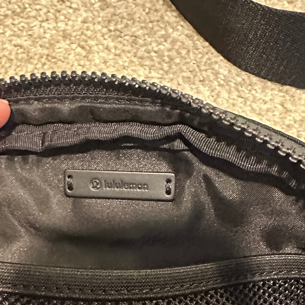 Lululemon Athletica Black Belt Bag - Picture 4 of 4
